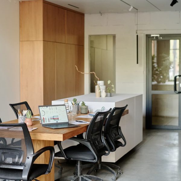 spacious-light-office-2025-02-11-09-31-00-utc (1)